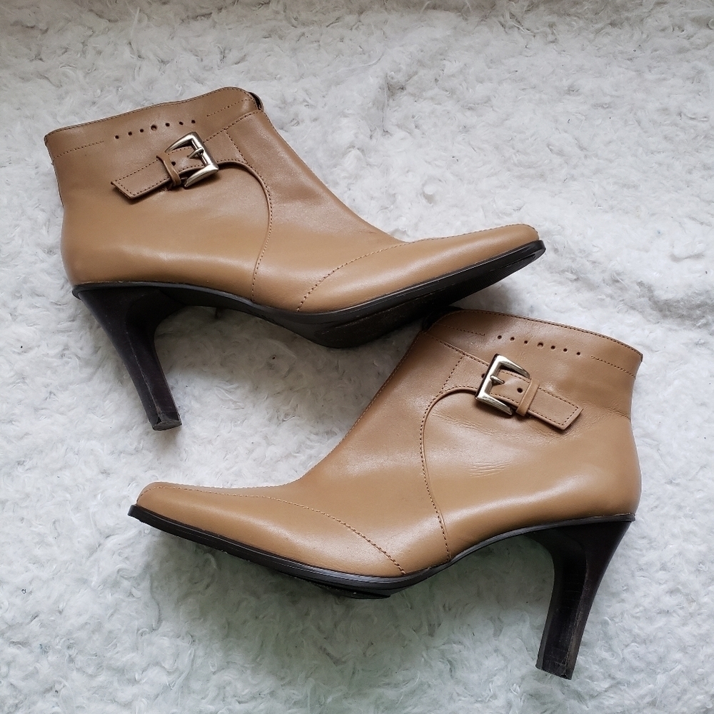 Hillard and Hansen Kimi square toe side zip booties. Sz 7